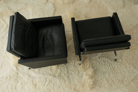 PK31™ lounge chair by Poul Kjærholm for Fritz Hansen