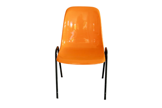 Quatre chaises orange