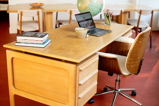 Beau bureau en chêne de GV Gasvig