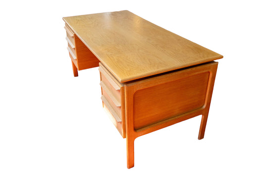 Beautiful oak desk from GV Gasvig