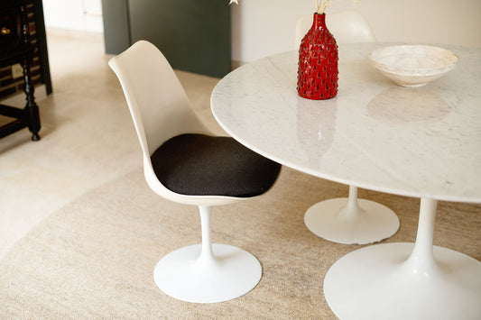 Saarinen dining table with marble table top By Eero Saarinen for Knoll, 1968