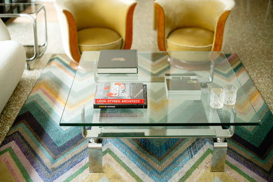 Elegant coffeetable with glass top