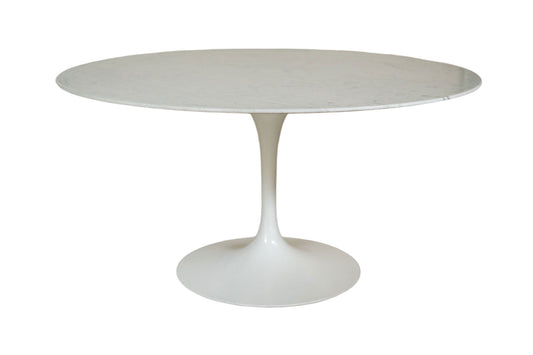 Saarinen dining table with marble table top By Eero Saarinen for Knoll, 1968