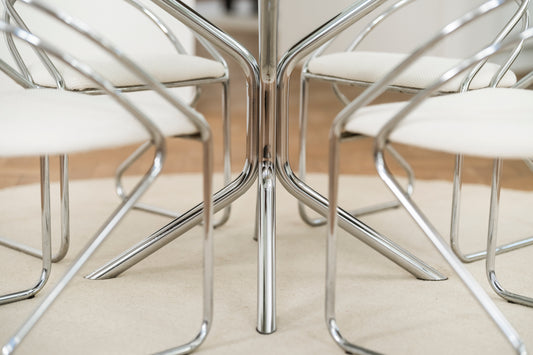 Modernistische buisvormige eettafelset – Tafel met 4 stoelen