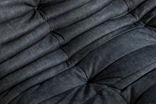 Togo trois places en jean gris foncé par Michel Ducaroy pour Ligne Roset