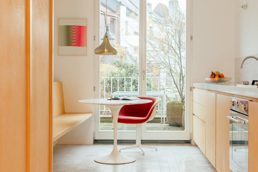 Tulip table with marble top by Eero Saarinen for Knoll